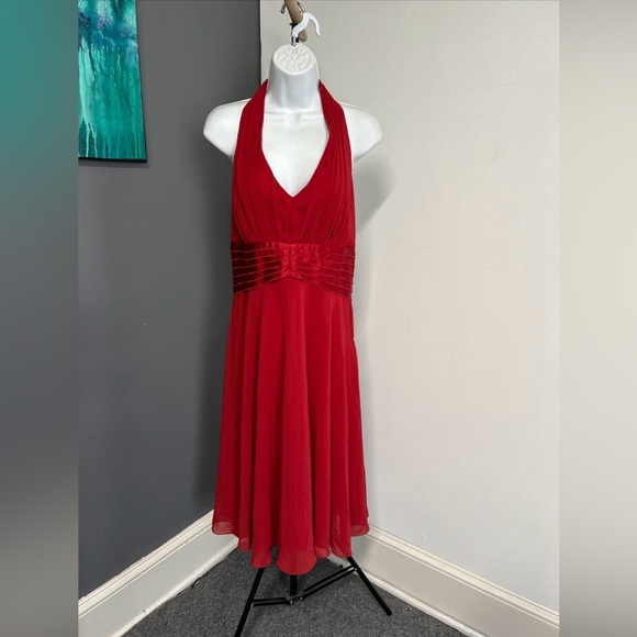 Elegant Red Halter Dress‎ - Picture 1 of 16